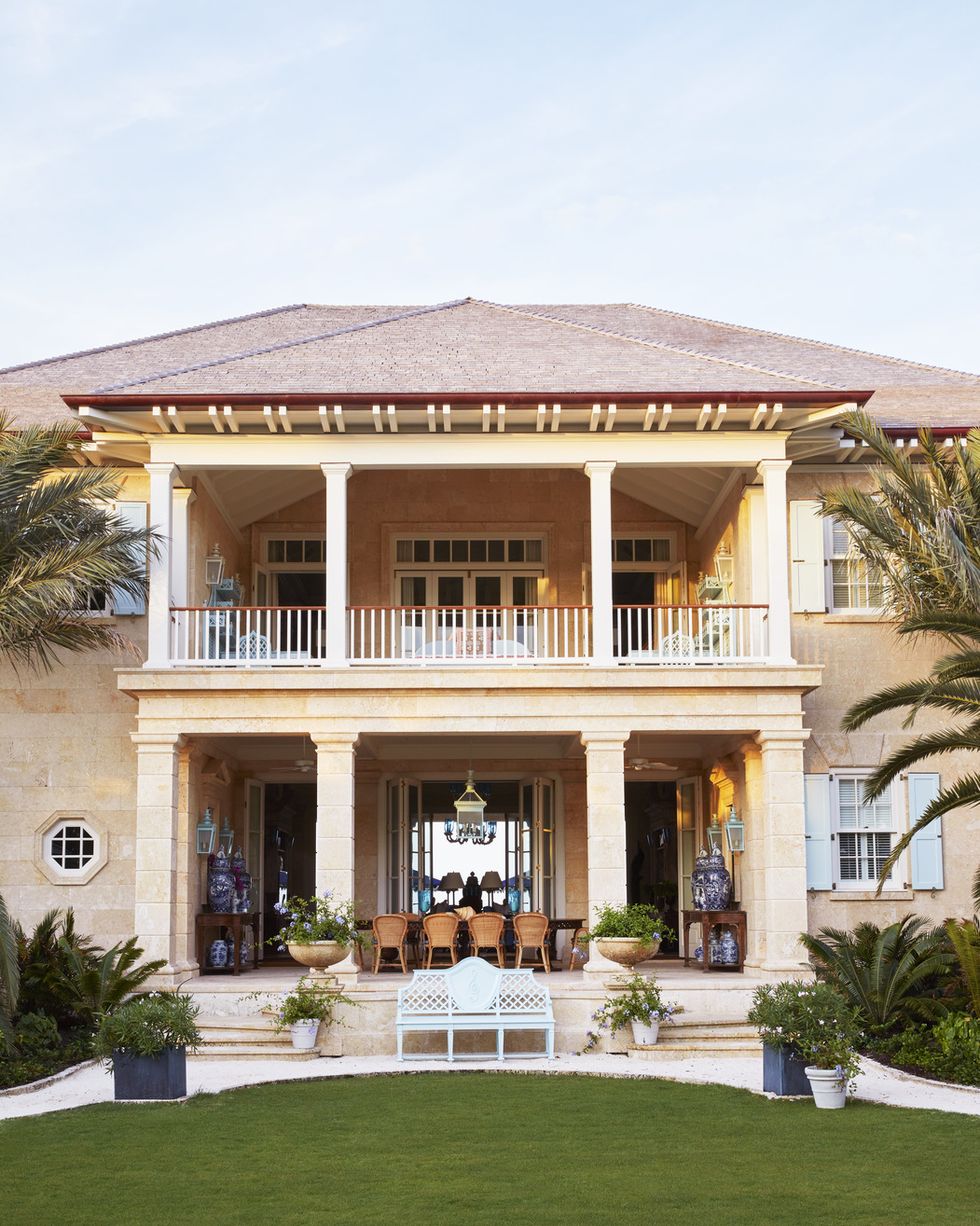 This Bahamian Estate Combines Bold Color and Classical Island Tradition